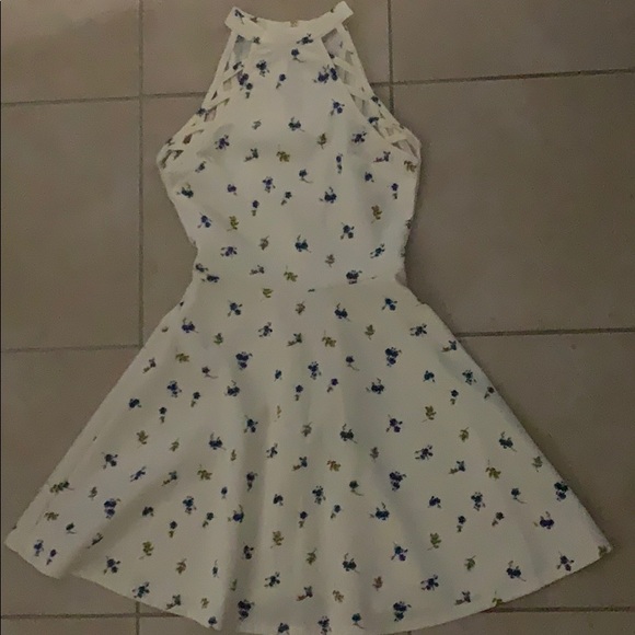 Casual dress - Picture 1 of 3